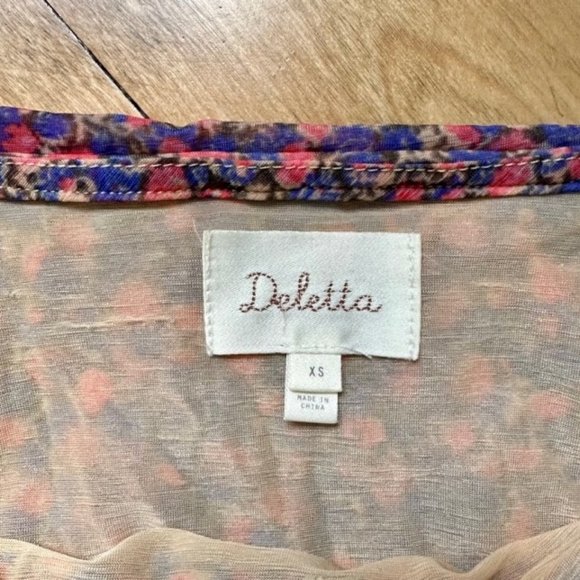 DELETTA NWOT ANTHROPOLOGIE WOMENS SMOCKED FLORAL TOP BLOUSE XS NEVER WORN - Picture 5 of 5